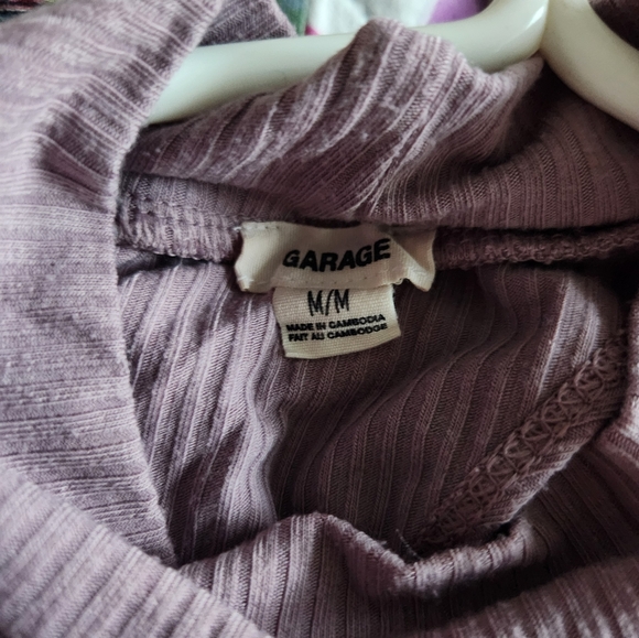 SOLD Ribbed purple open back tank - Picture 4 of 4